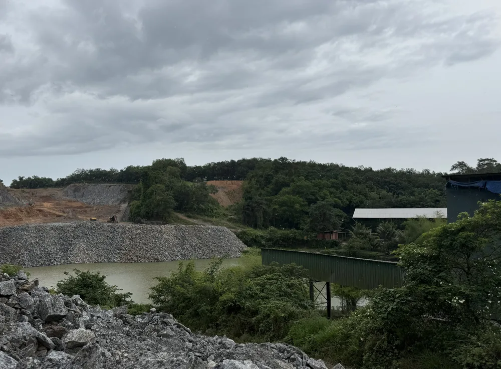 Crusher conveyor system at Alpha Bricks & Metals plant